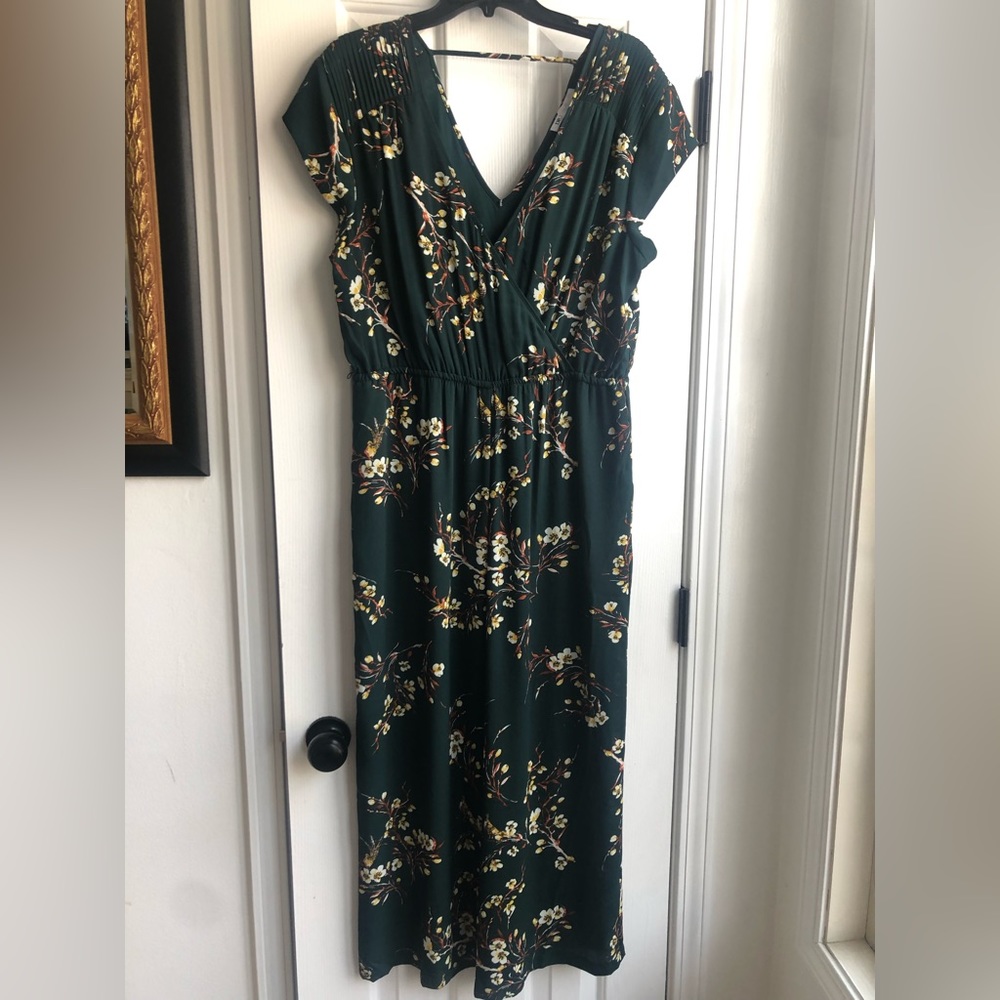 NEW green one piece jumper / romper. Size large. Floral. NEW w/o tags.